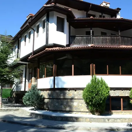 Семеен хотел Къщата 2* Девин