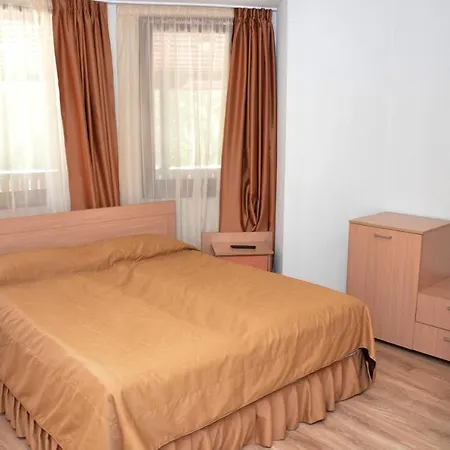 Хотел Семеен хотел Къщата 2*