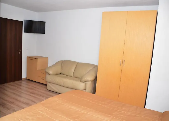 Семеен Хотел Къщата 2*